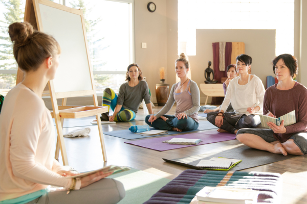 retreat with wellness practitioners 